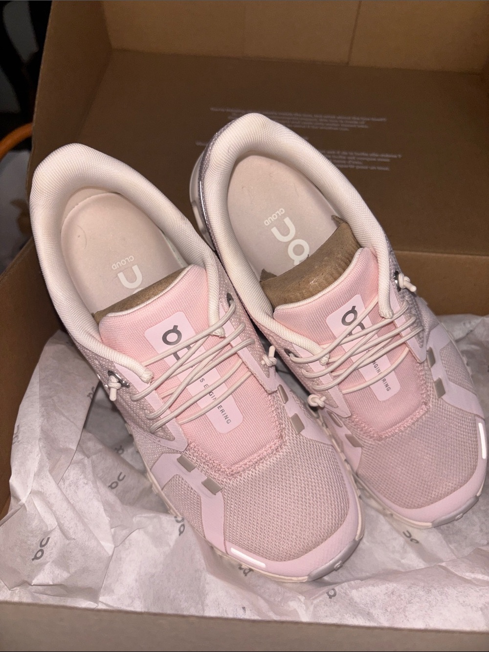 On Running Women’s Cloud 6 Sneaker in Aster/Begonia - Picture 2 of 6
